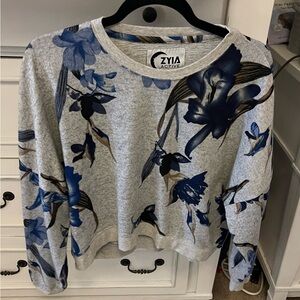 ZYIA Active Gray and Navy Floral Top Women’s Large